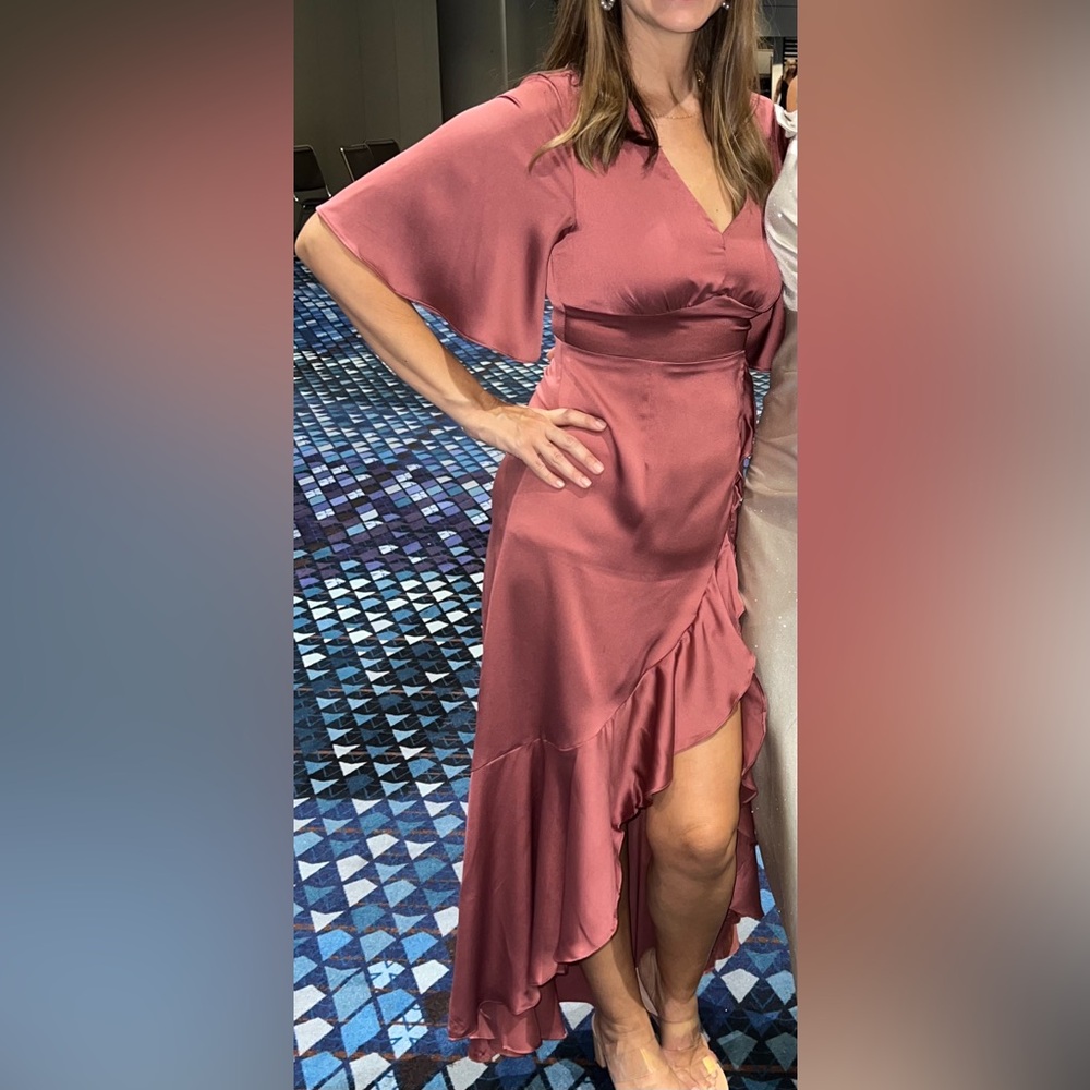 Women’s size medium soft rose pink dress. Worn once.